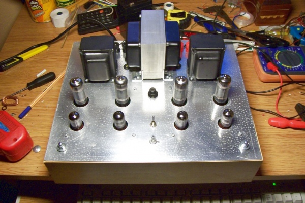 Stereofoniczny wzmacniacz lampowy o mocy 2x10W